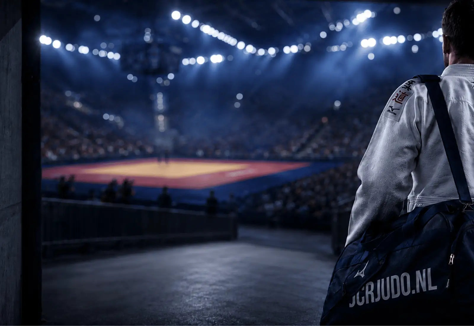 Judoka van JCR Judo die het stadion in loopt - AI